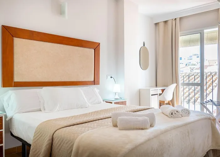 Cuevas Фуэнхирола